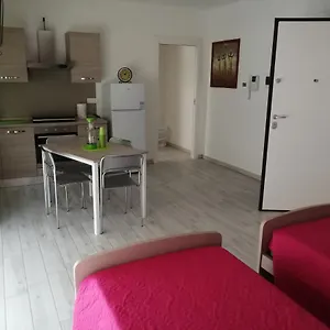 https://napule-affittacamere.it-lombardy.com
